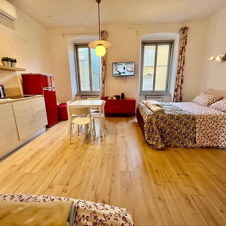 Alla Scalinata Del Teatro Rossetti Confort Suites Parcheggio Триест Екстериор снимка