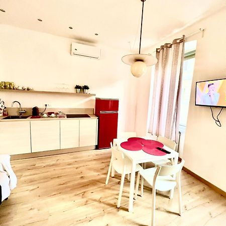 Alla Scalinata Del Teatro Rossetti Confort Suites Parcheggio Триест Екстериор снимка