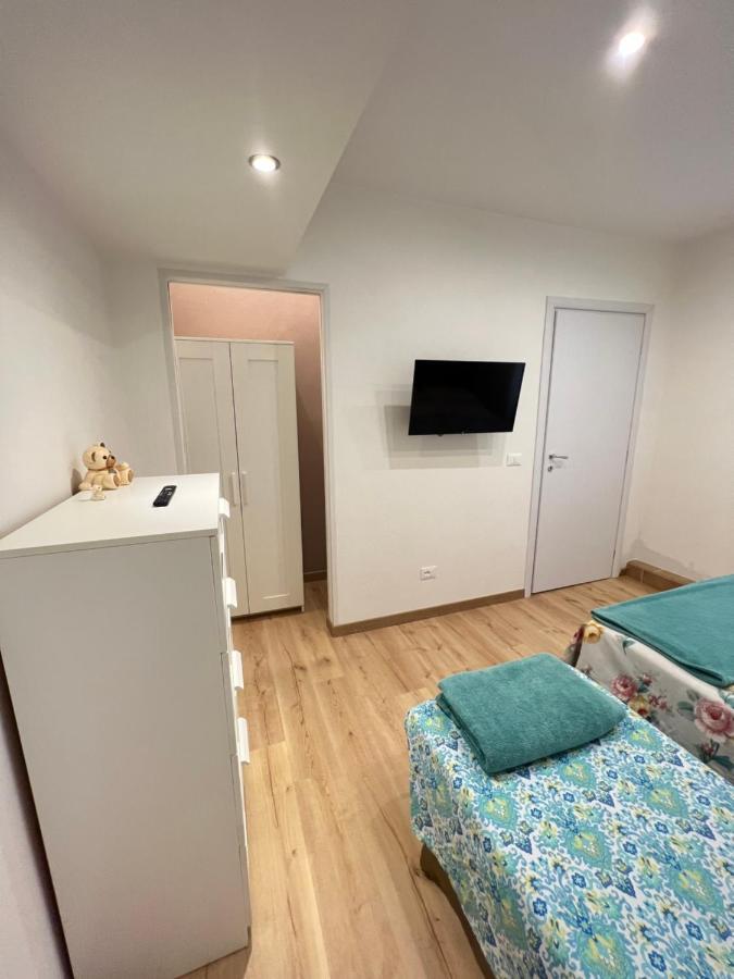 Alla Scalinata Del Teatro Rossetti Confort Suites Parcheggio Триест Екстериор снимка
