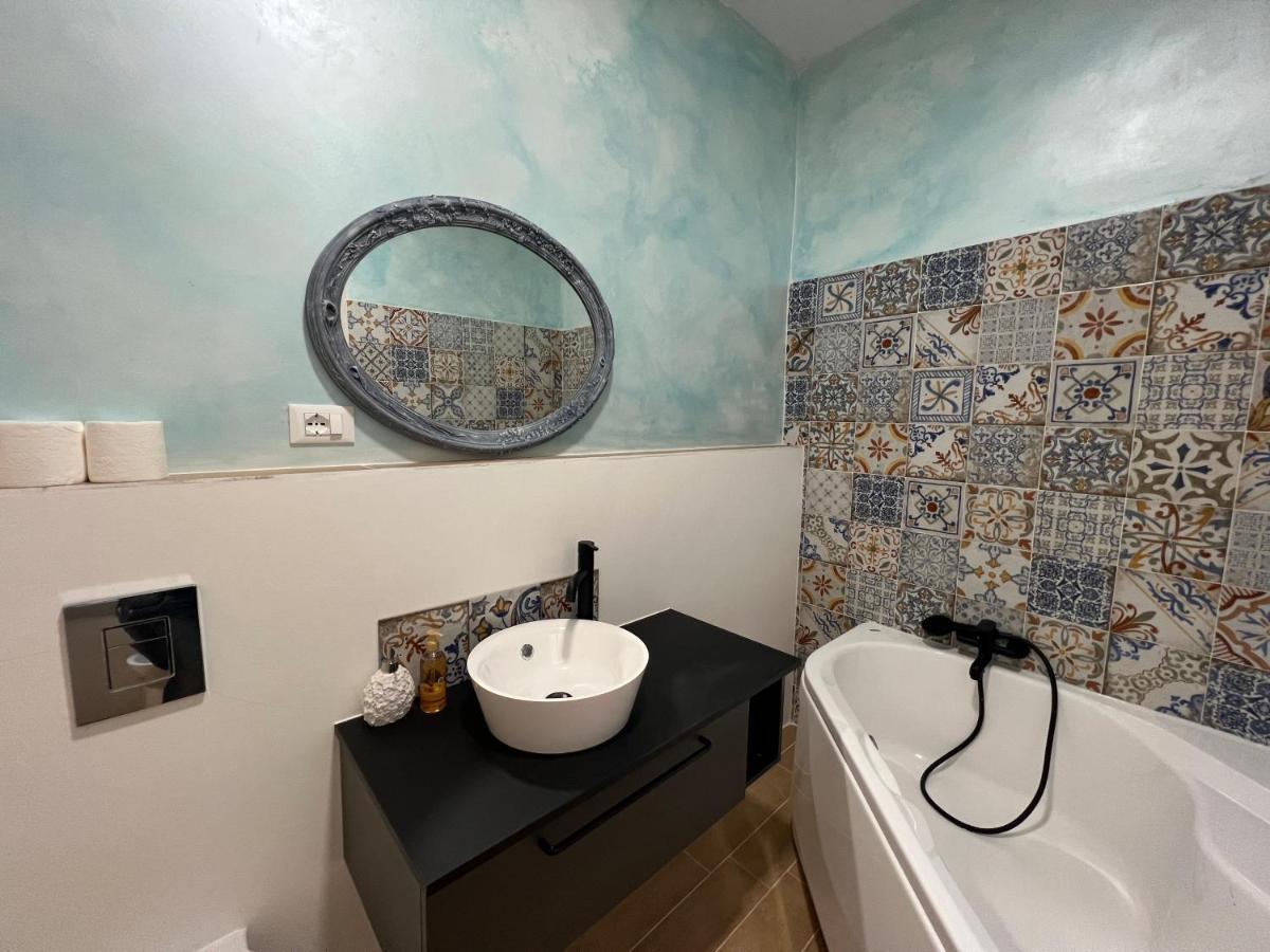 Alla Scalinata Del Teatro Rossetti Confort Suites Parcheggio Триест Екстериор снимка