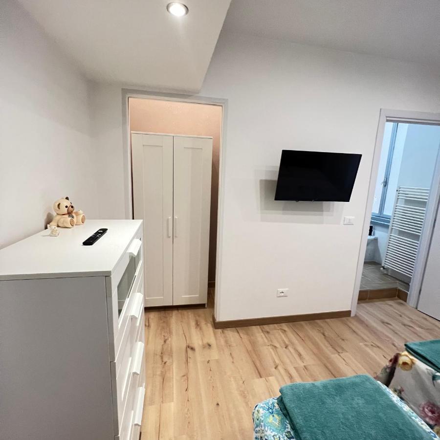 Alla Scalinata Del Teatro Rossetti Confort Suites Parcheggio Триест Екстериор снимка