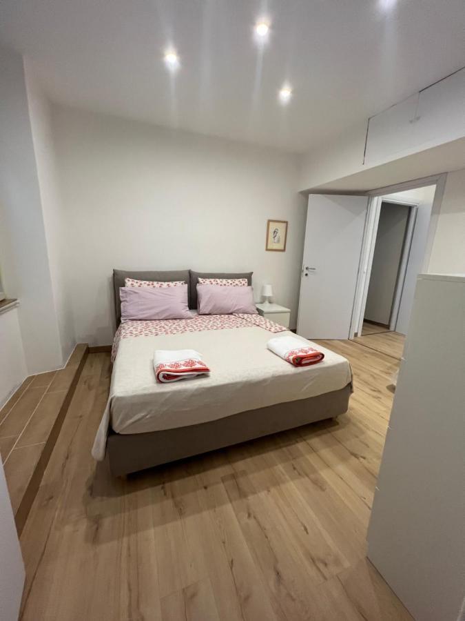 Alla Scalinata Del Teatro Rossetti Confort Suites Parcheggio Триест Екстериор снимка