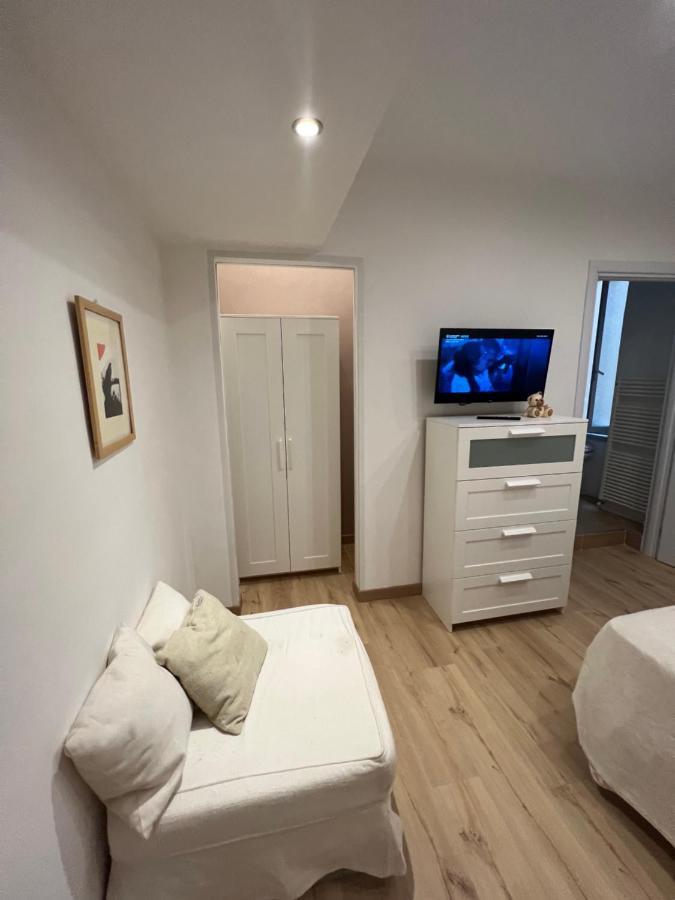 Alla Scalinata Del Teatro Rossetti Confort Suites Parcheggio Триест Екстериор снимка