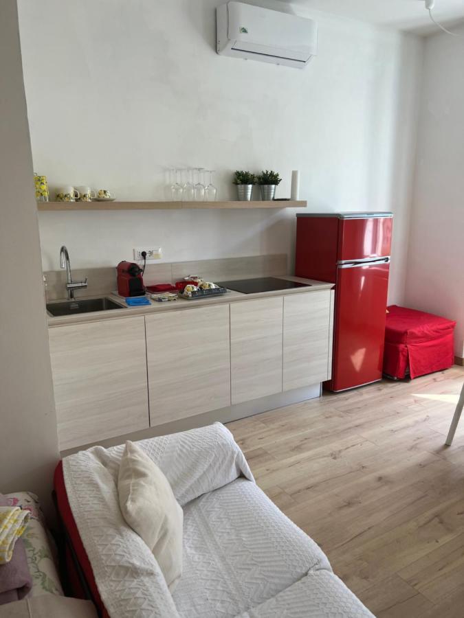 Alla Scalinata Del Teatro Rossetti Confort Suites Parcheggio Триест Екстериор снимка