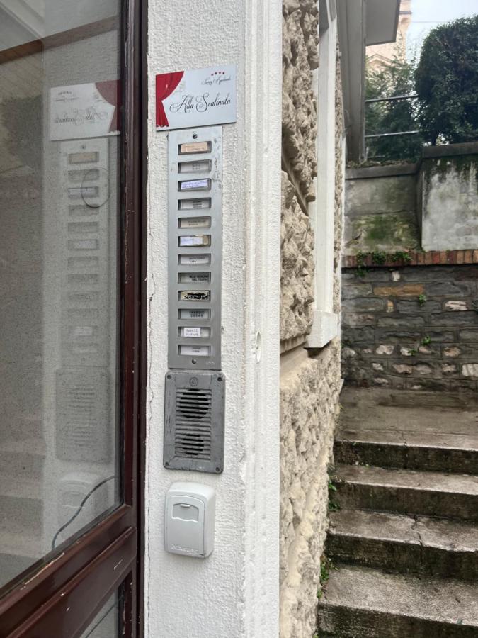 Alla Scalinata Del Teatro Rossetti Confort Suites Parcheggio Триест Екстериор снимка