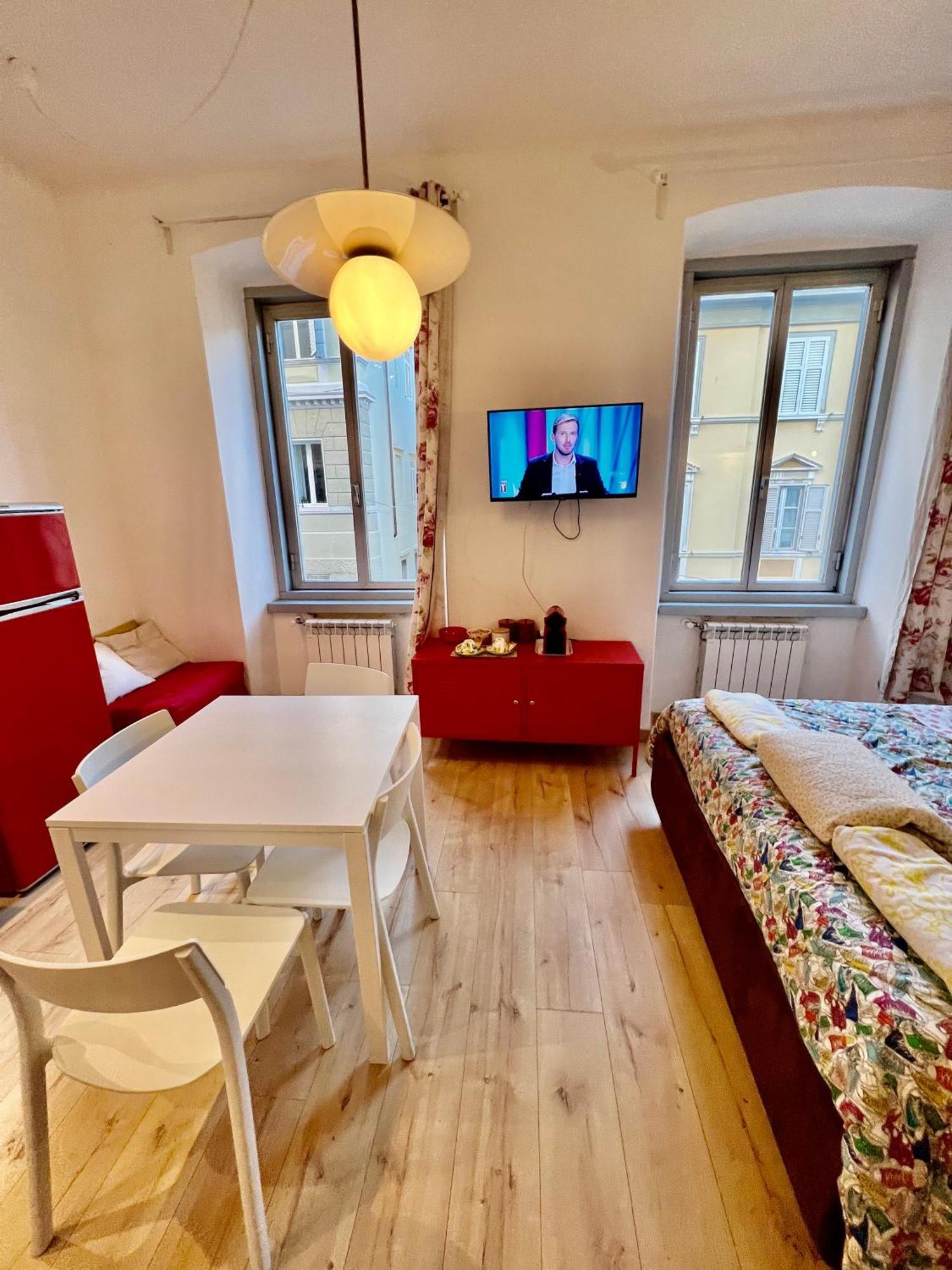 Alla Scalinata Del Teatro Rossetti Confort Suites Parcheggio Триест Екстериор снимка