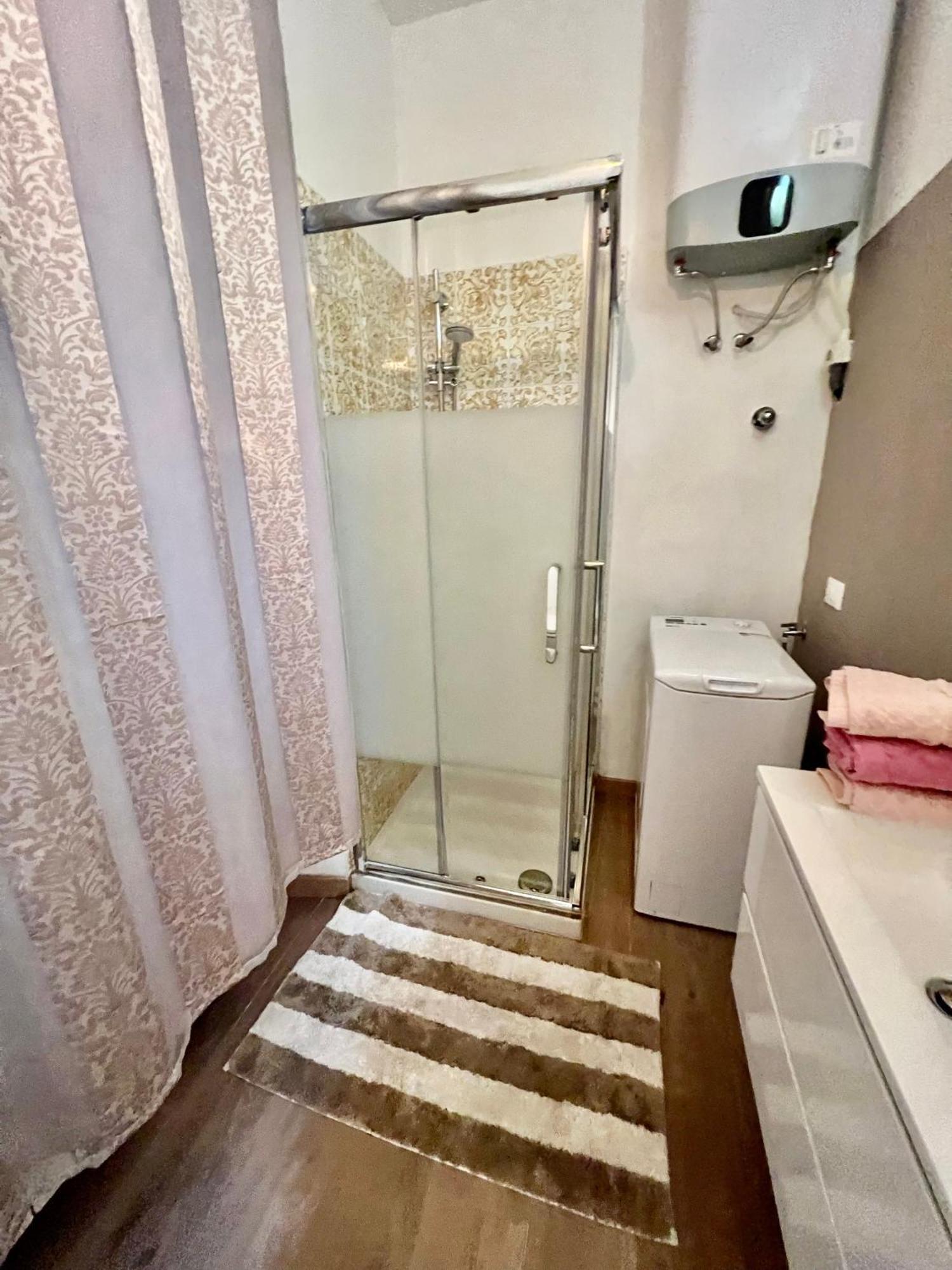 Alla Scalinata Del Teatro Rossetti Confort Suites Parcheggio Триест Екстериор снимка