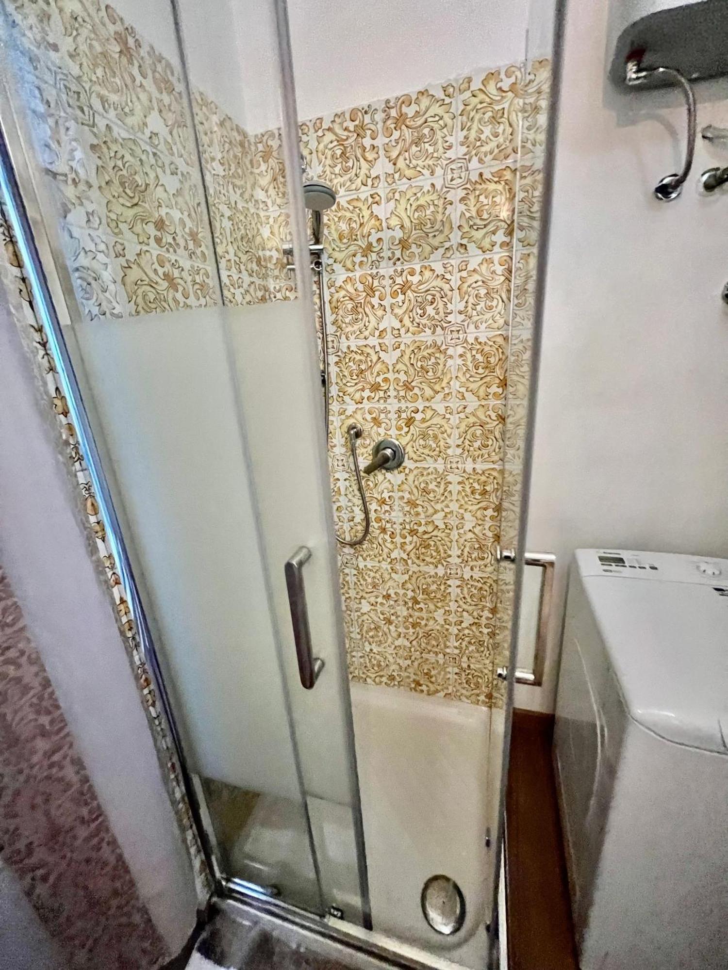 Alla Scalinata Del Teatro Rossetti Confort Suites Parcheggio Триест Екстериор снимка