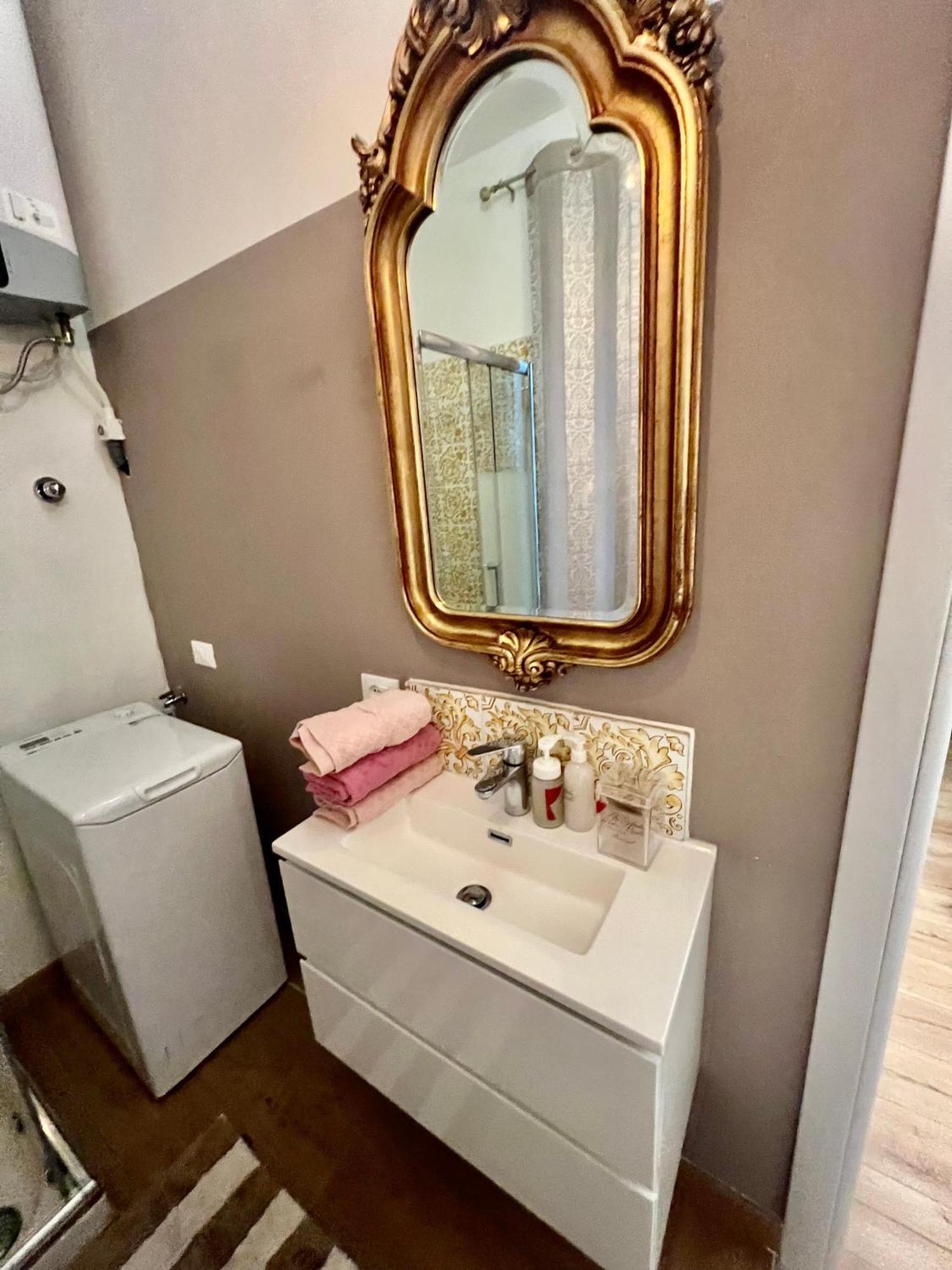 Alla Scalinata Del Teatro Rossetti Confort Suites Parcheggio Триест Екстериор снимка