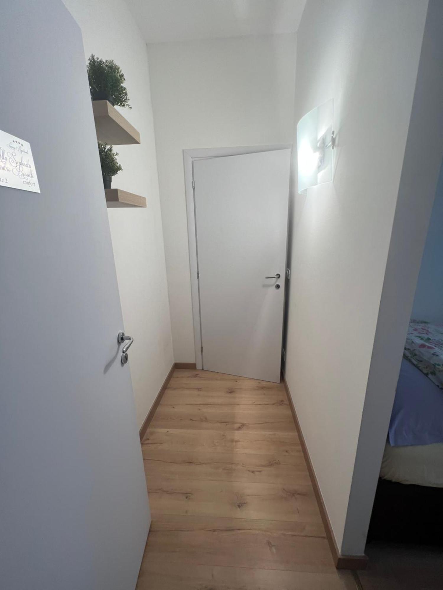 Alla Scalinata Del Teatro Rossetti Confort Suites Parcheggio Триест Екстериор снимка