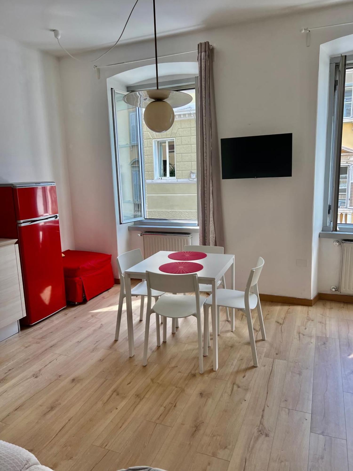 Alla Scalinata Del Teatro Rossetti Confort Suites Parcheggio Триест Екстериор снимка